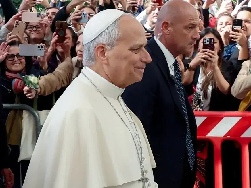Así llegaba el papa León XIV al hospital Gemelli. REUTERS.