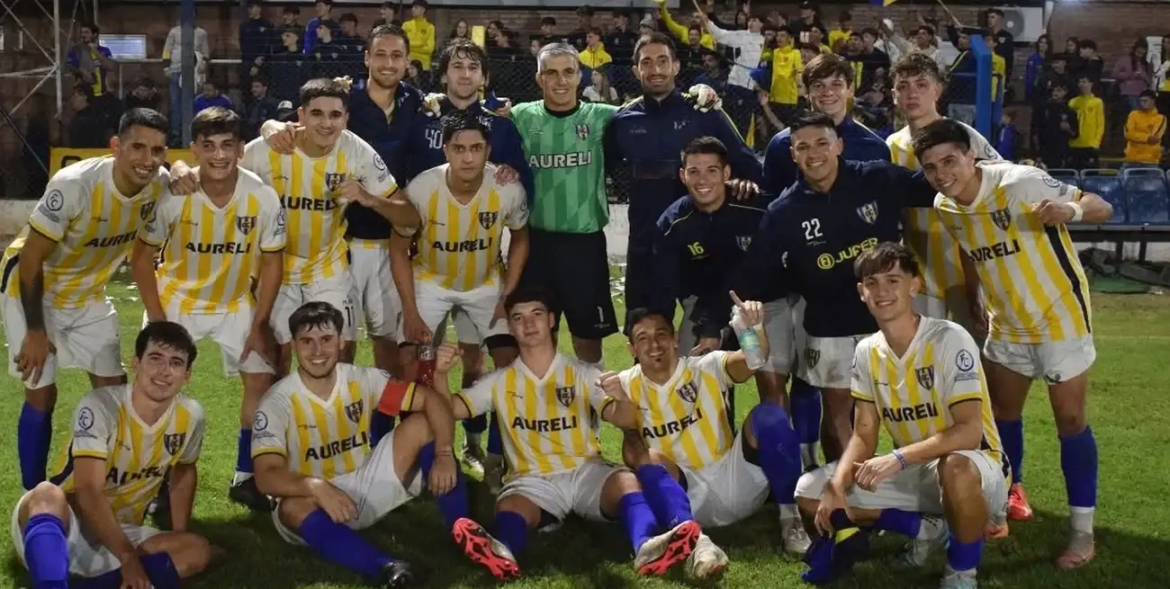 El plantel. Centenario de San José de la Esquina se coronó campeón de la Copa Federación. Crédito: MIRADOR