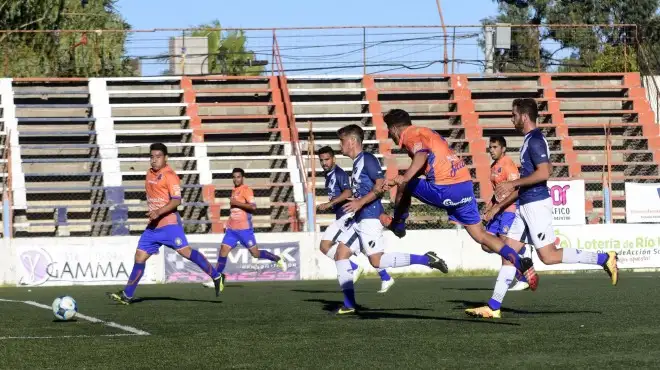 Alvarado perdió en Roca y quedó fuera del Pentagonal