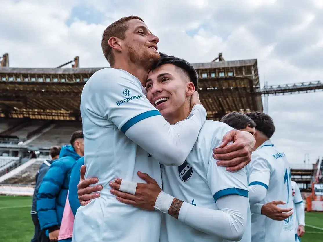 Alvarado derrotó 3-2 a Atenas y desató el festejo en el Minella