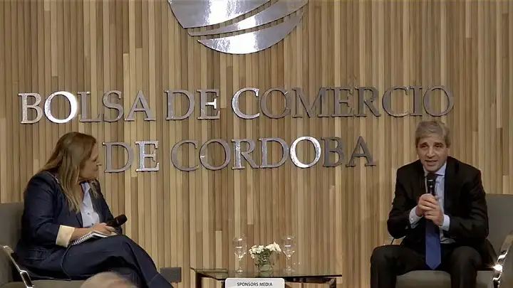 "La respuesta es sencilla y corta. No va a pasar nada. El esquema se va a mantener exactamente igual", sostuvo acerca del dólar luego de las elecciones.