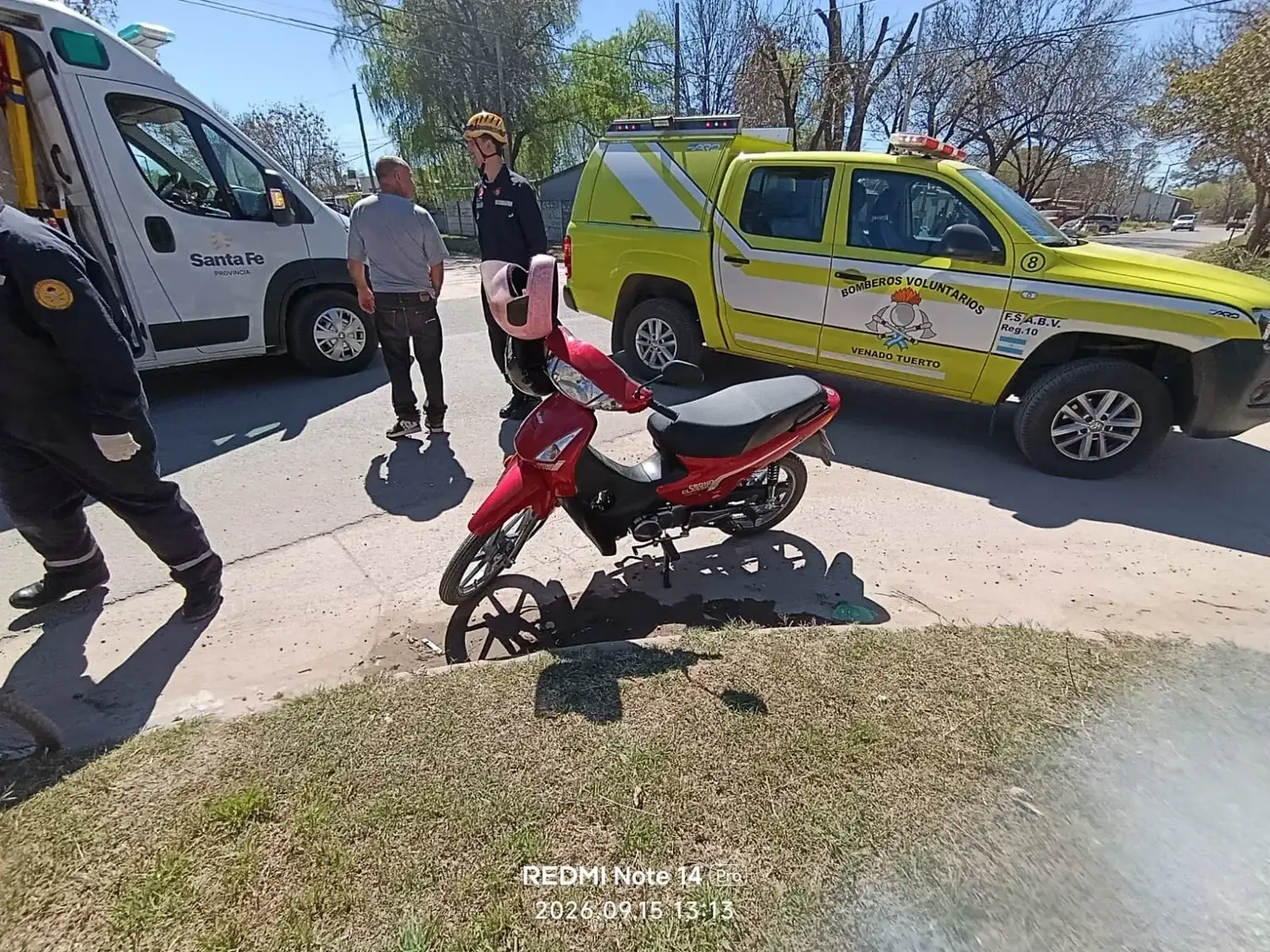 Motociclista lesionada tras accidente vial.