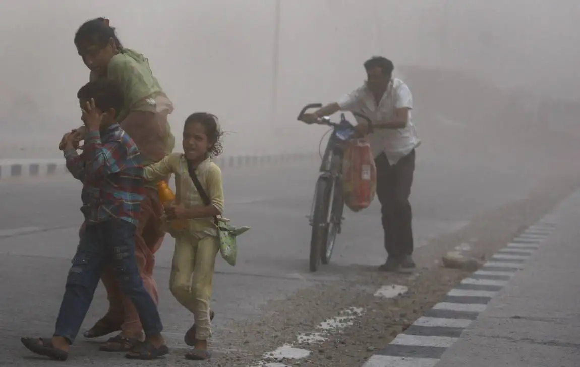 Rayos mataron a 93 personas en India