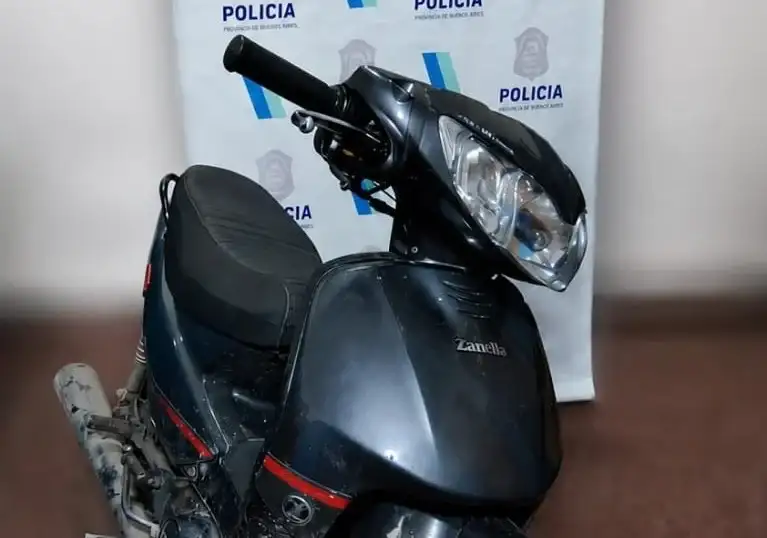 Durante la persecución, el menor arrojó una piedra que impactó en un numerario del Comando de Patrullas.