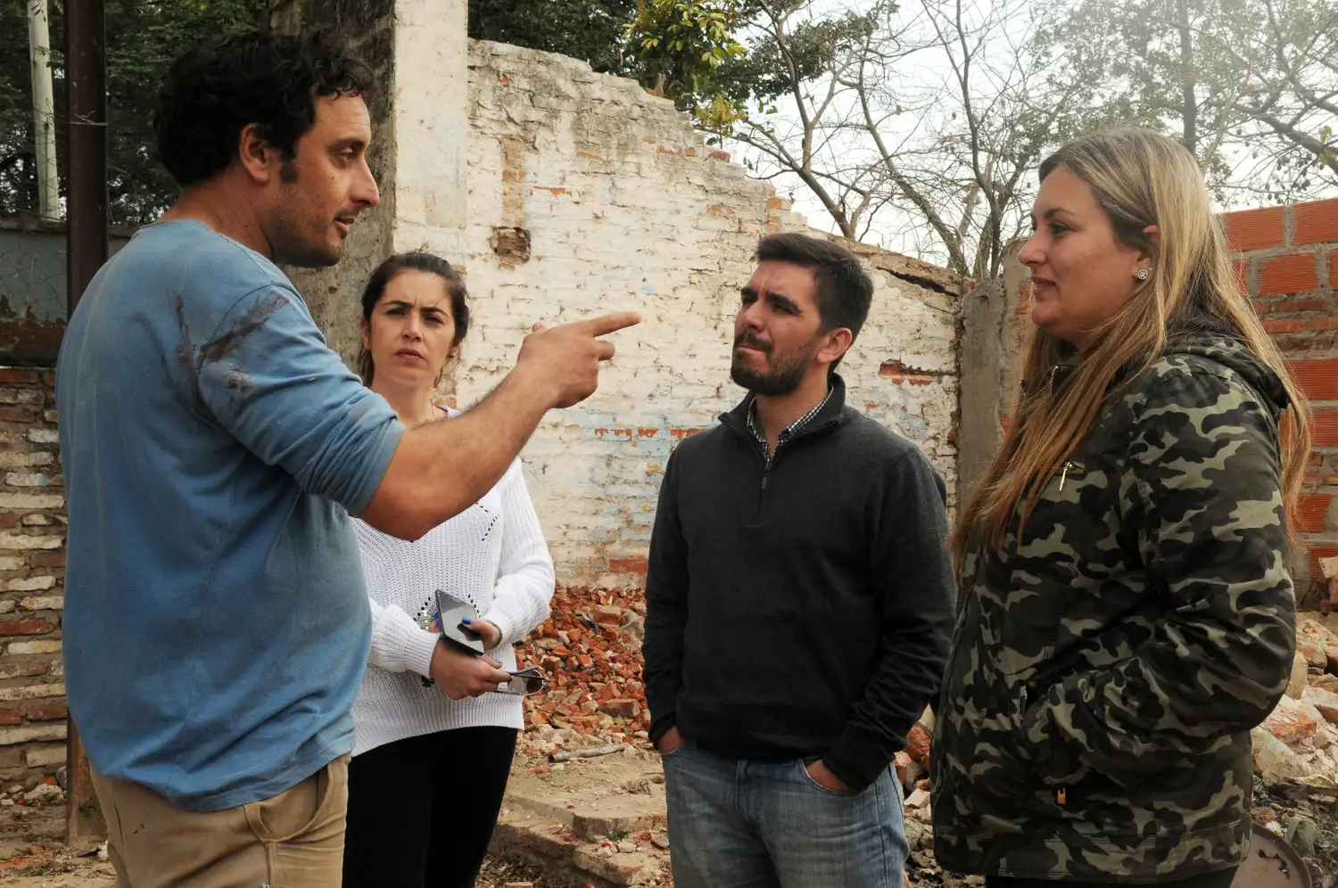 “Hoy hay vecinales cooptadas por Corral y obras para la foto”