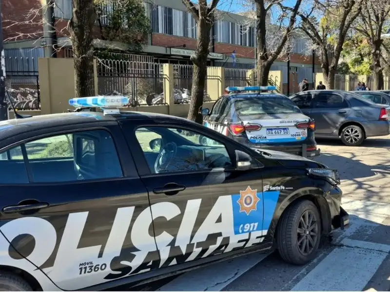 Uno de los operativos policiales en el edificio de Alem y Juan Bautista Alberdi.