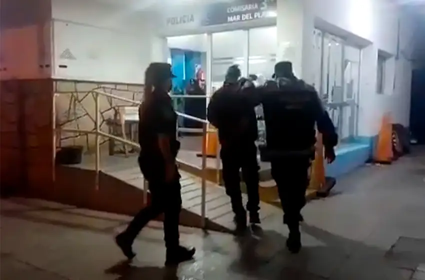 Amenazó a su ex con un cuchillo y luego dijo que iba a prenderla fuego