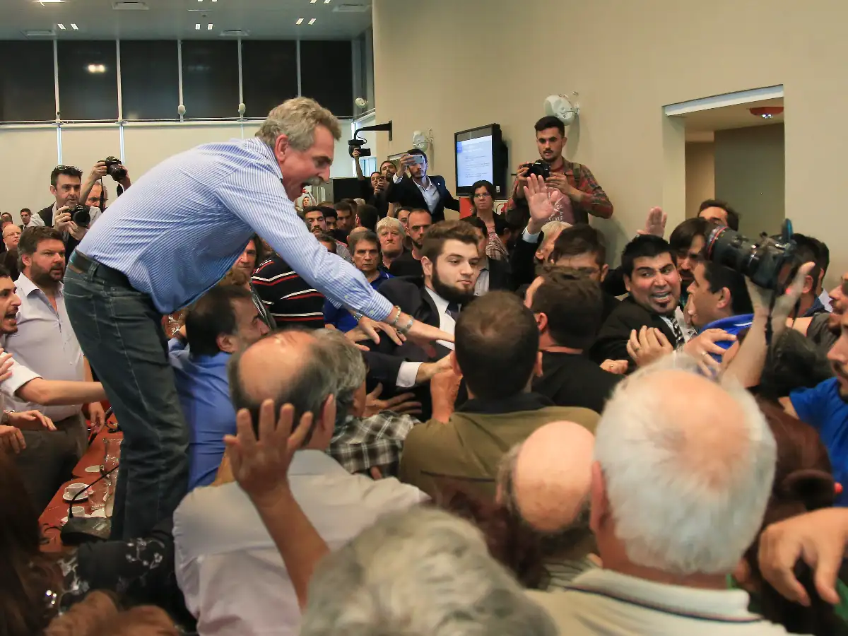 Hubo incidentes durante el debate por la reforma previsional