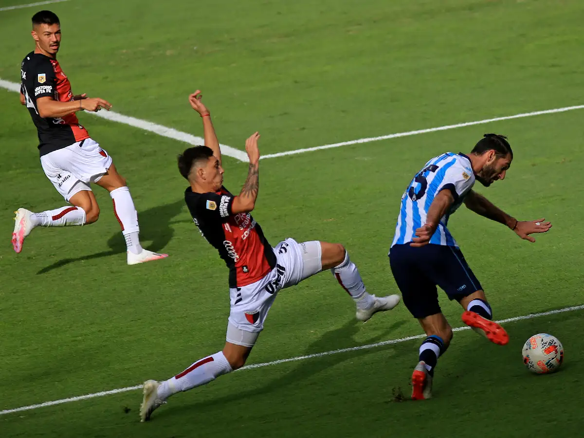 Triunfazo de Racing frente al líder Colón 