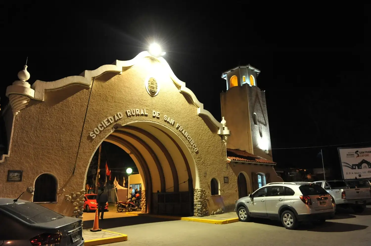 Con aporte provincial, la Rural modernizará la iluminación de sus ingresos