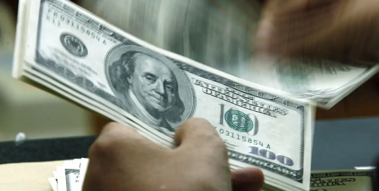 El dólar blue subió en el inicio de la semana.