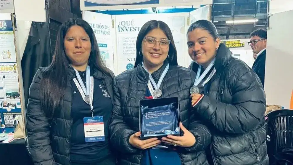 Las estudiantes y docentes que recibieron la distinción en San Luis.