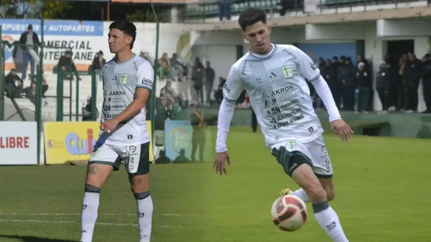 Jonathan Paiz y Emanuel Mercado, los primeros tachados del plantel que afrontará la temporada 2027 en Sportivo Belgrano.