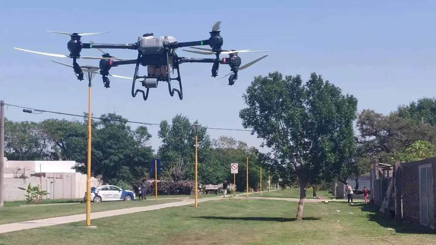 El dron fumigador se sumó a las acciones en la lucha contra el mosquito transmisor del dengue.