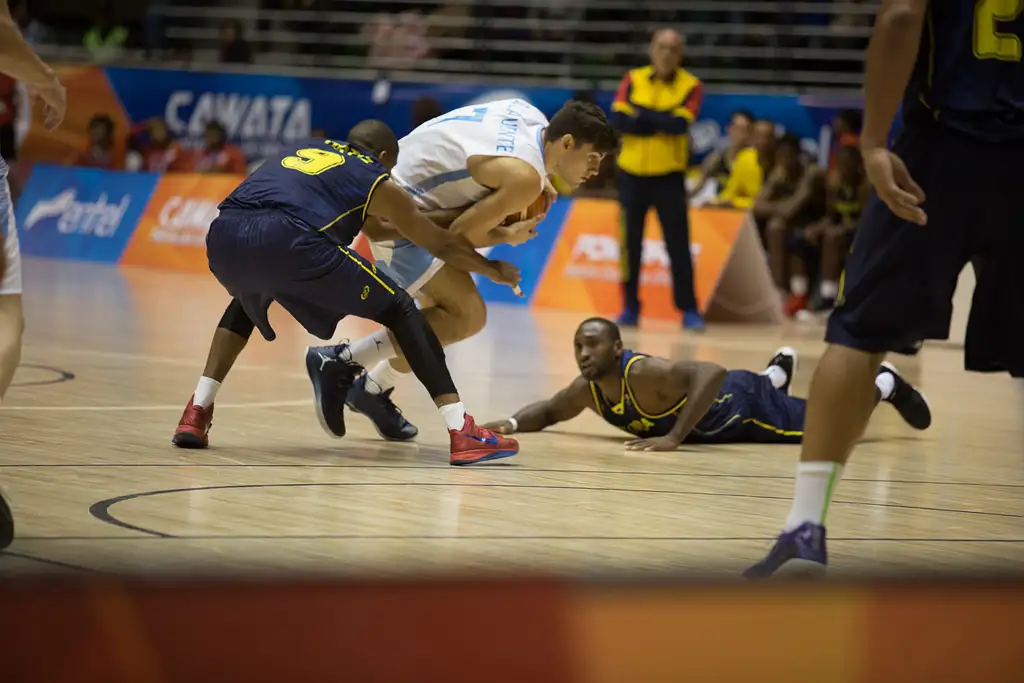 De La Fuente debutó en el 5×5 con triunfo