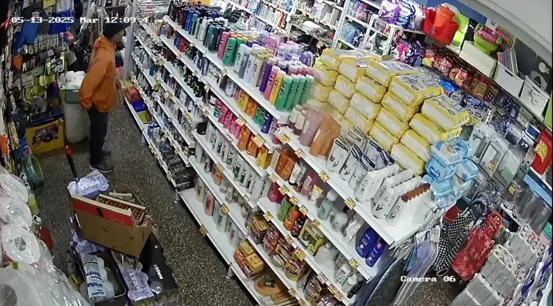 El hombre sustrajo cuatro envases de perfume valuados en $140.000.