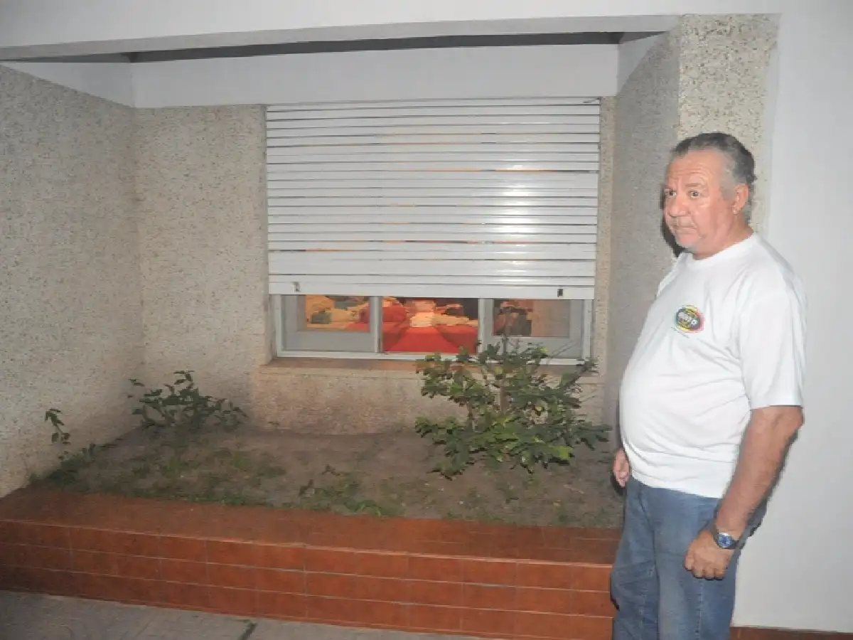 Roban $30.000, notebooks  y un celular de una vivienda