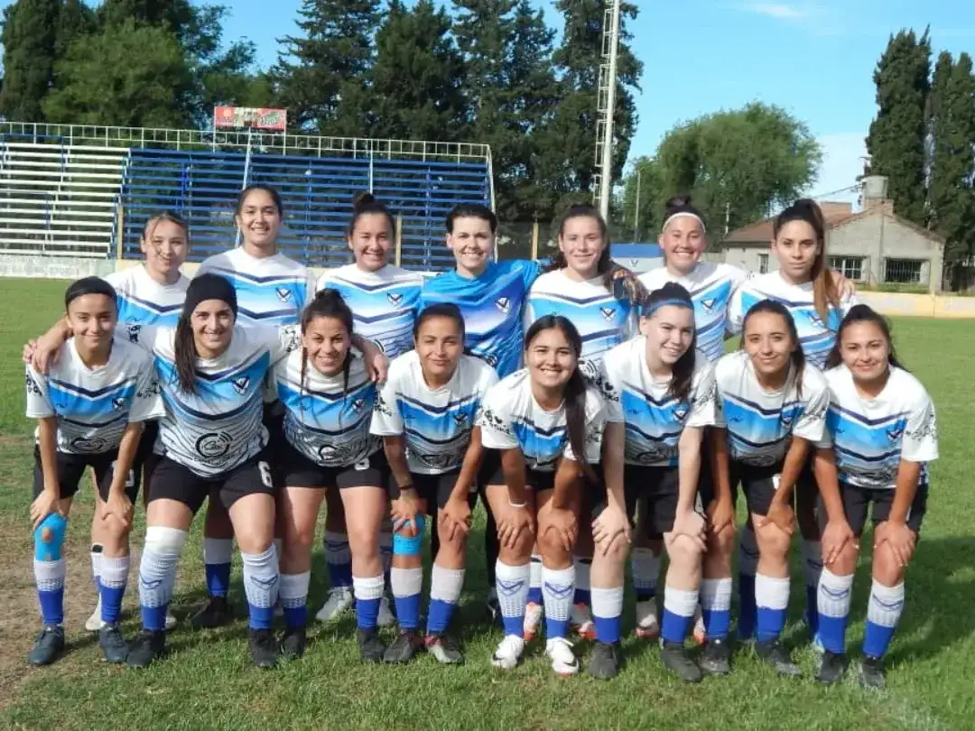 Las chicas de "La V Azulada" le ganaron el clásico a Newbery y siguen en lo más alto.