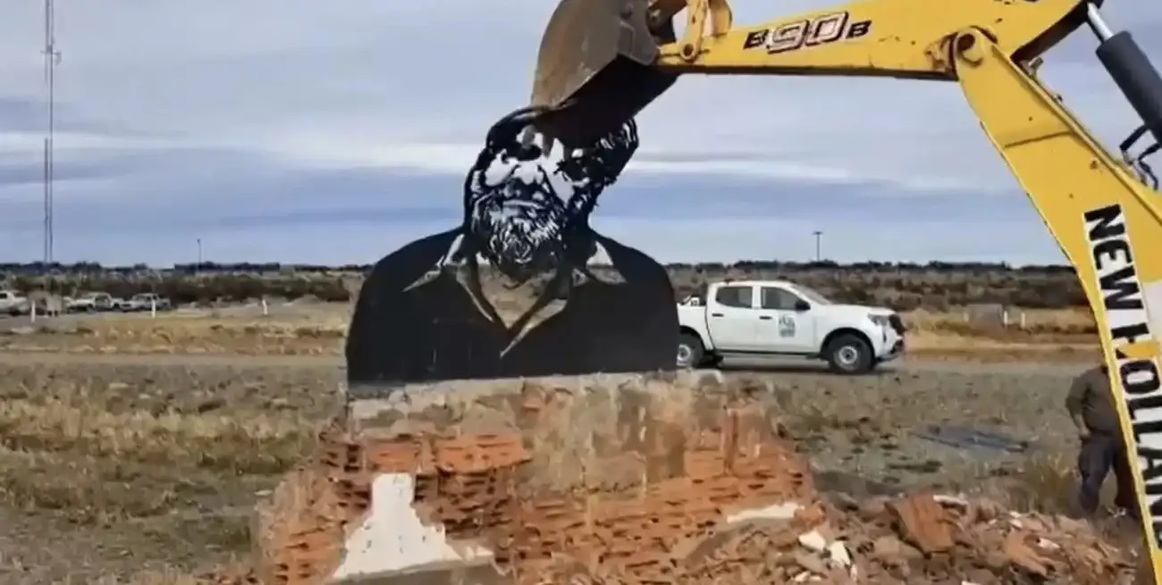 Sobre el derrumbe del monumento de Osvaldo Bayer...
