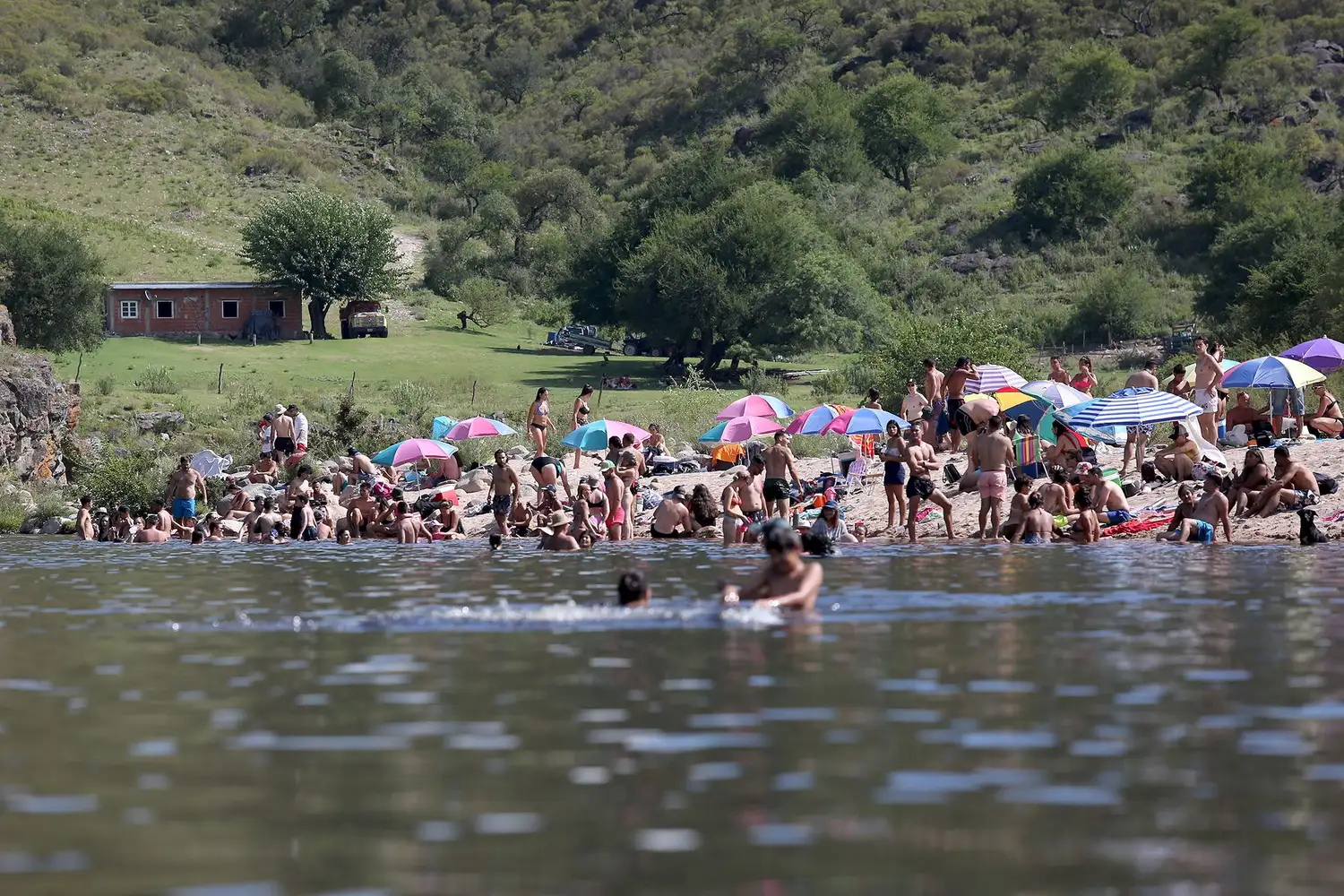 playa hippies Carlos Paz
