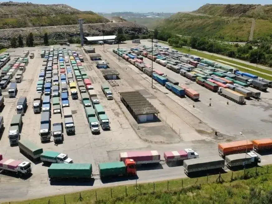 Logística récord: El 90 % de los camiones ya ingresa con turno previo al Gran Rosario. Foto: Marcelo Manera/Archivo
