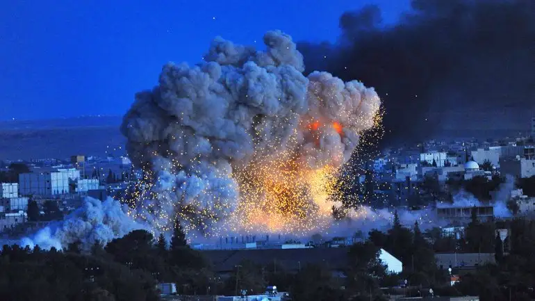 Francia bombardeó bastiones de ISIS en Siria tras los atentados de París