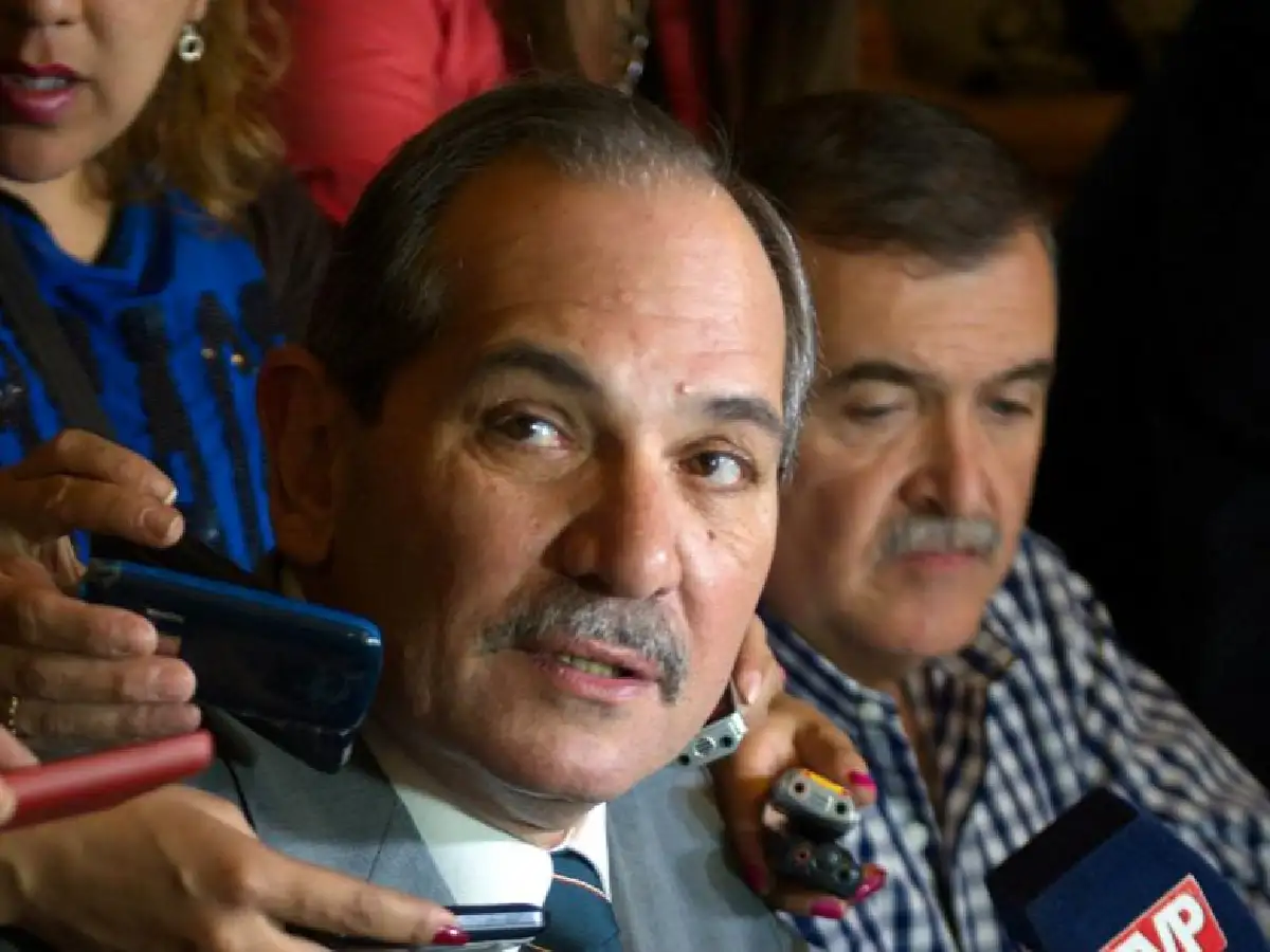 Alperovich pidió licencia en su banca de senador