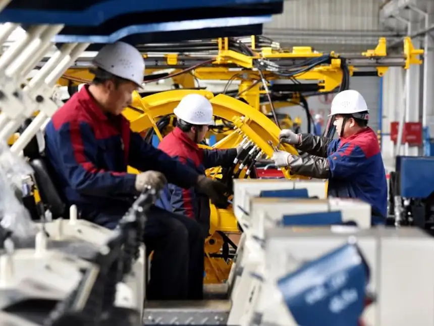 La economía china se desploma: la producción industrial y del consumo registraron sus niveles más bajos en casi un año (REUTERS/Stringer / FOTO ARCHIVO)