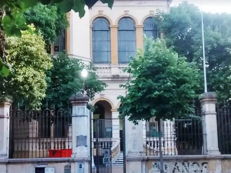 Sin fiesta de graduación: los estafó un compañero