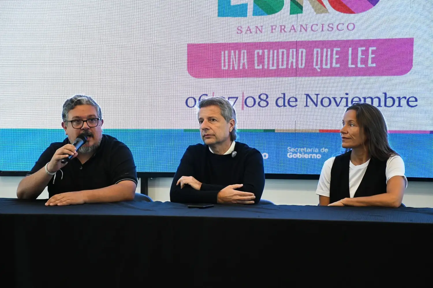 Funcionarios municipales presentaron la novena edición de la Feria del Libro.