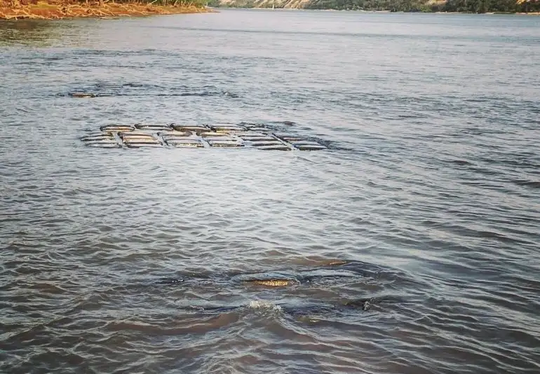 Bajante del río, quedó a la vista la manta que resguarda al Túnel Subfluvial