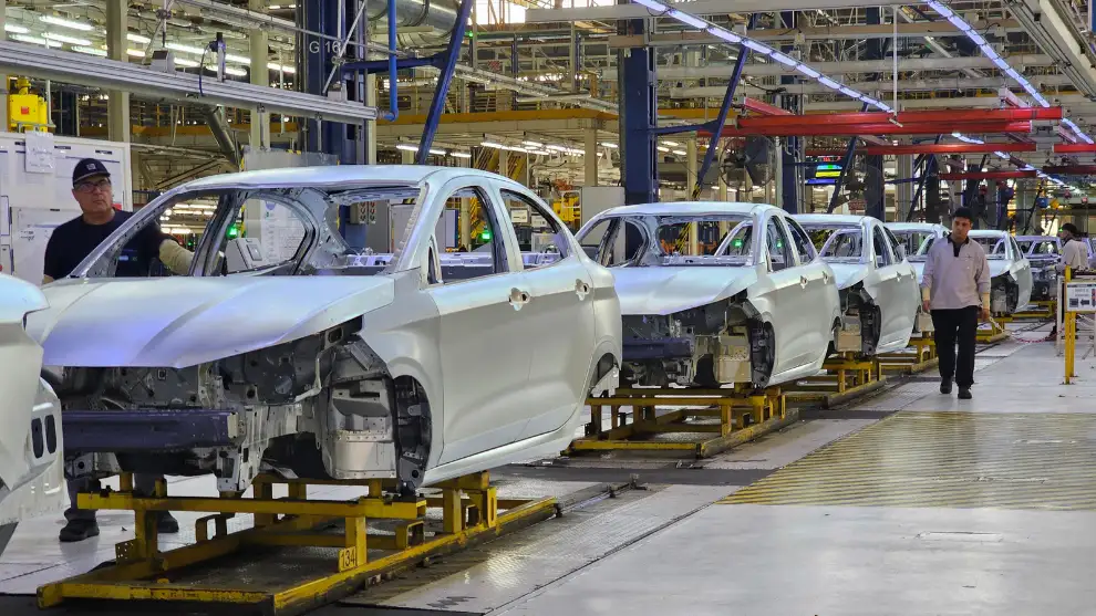 Por la presión de los autos chinos, las automotrices congelan precios en Argentina