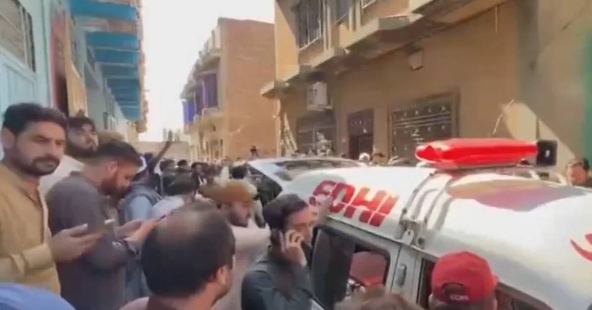 Al menos 27 alumnos y un profesor muertos tras desplomarse el techo de una escuela en Pakistán
