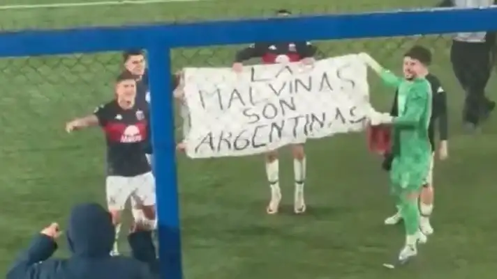 "Las Malvinas son argentinas": la bandera que mostró Tigre tras golear a Nacional