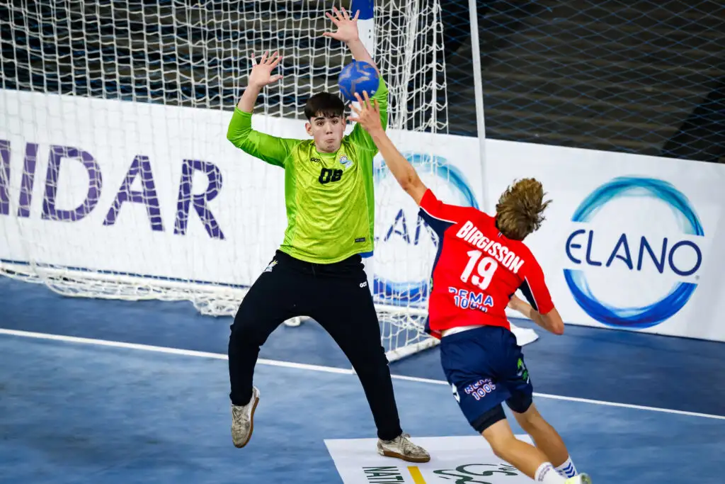 Simón Viera en el arco argentino ante Noruega.