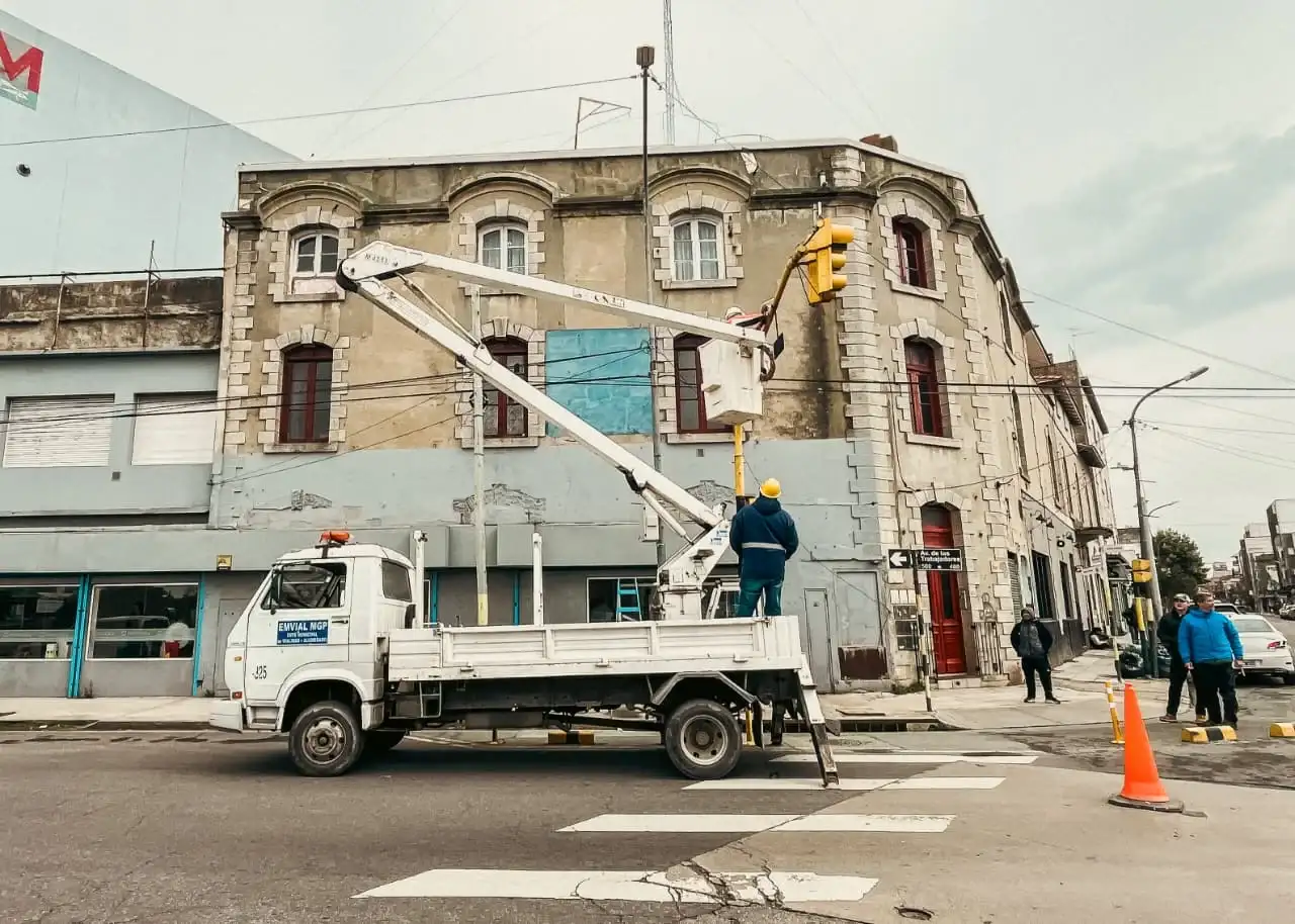 Mar del Plata amplía las pruebas de semáforos con IA en la avenida De los Trabajadores