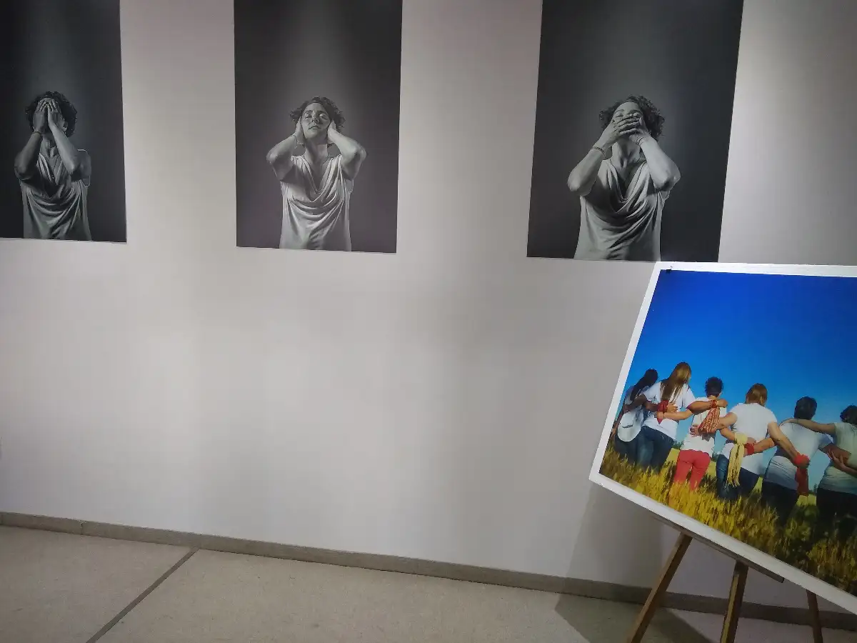 Víctimas de violencia de género exponen fotos en Casa de Córdoba 