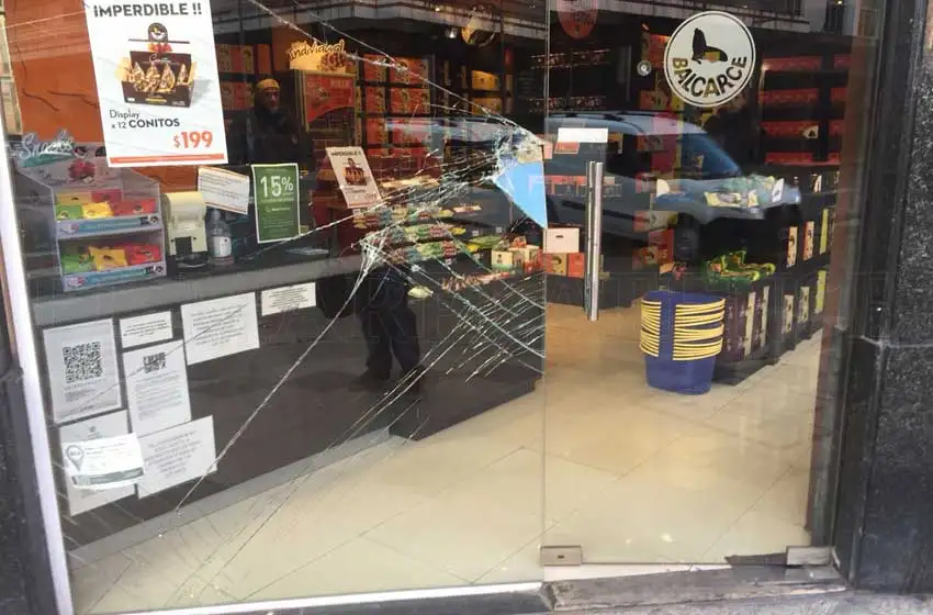 Robaron una casa de alfajores del microcentro: se llevaron 30 pesos