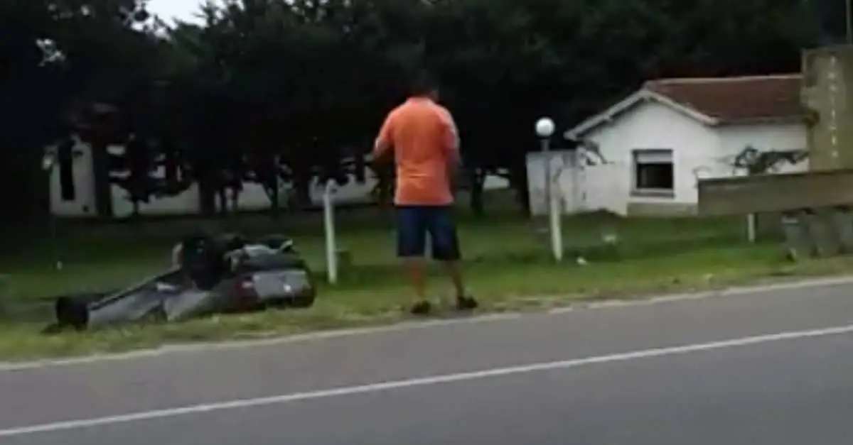 Dos vehículos protagonizaron un fuerte vuelco en la autovía 2