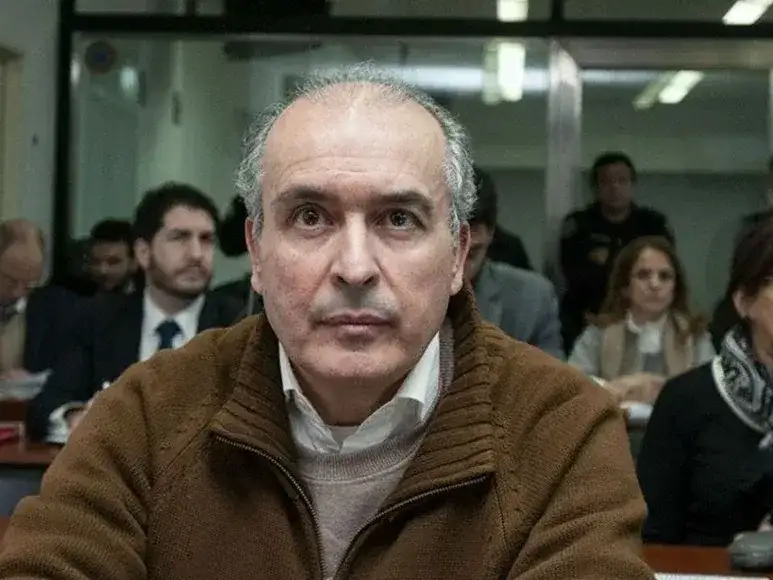 José López
