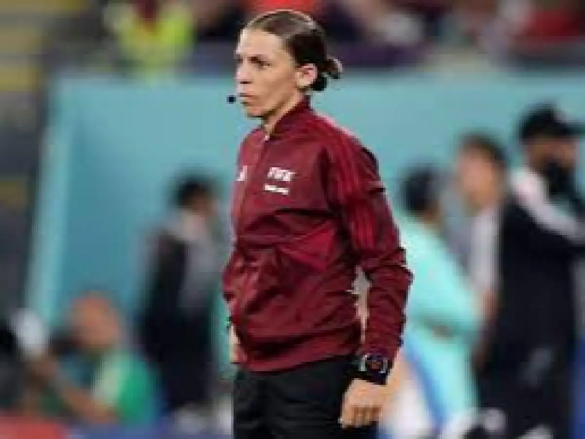 Stephanie Frappart se convirtió en la primera árbitro mujer en la historia del Mundial