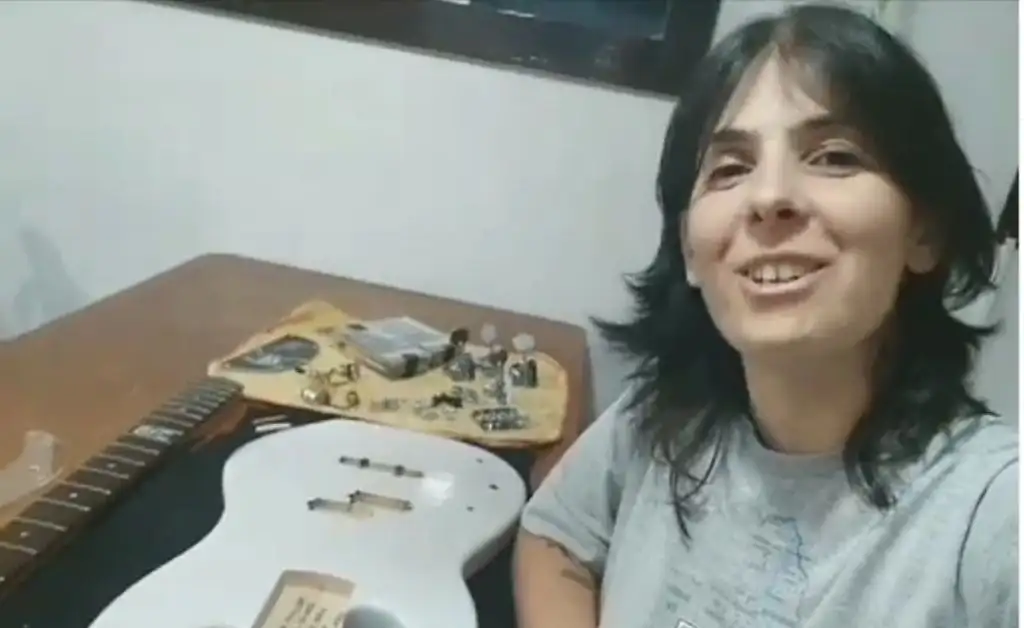 Guada, la luthier argentina cuyos instrumentos llegaron a los Guns N’ Roses