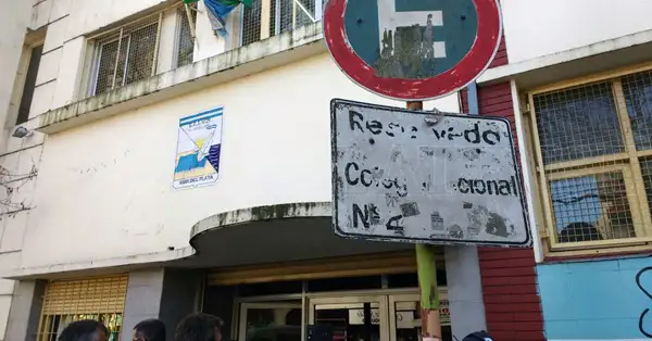 Un joven agredió a un alumno en una discusión política en la escuela