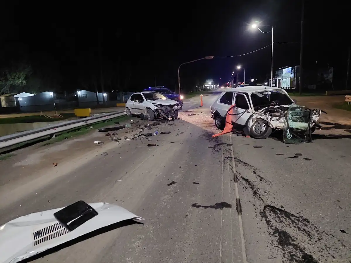  Fuerte choque entre dos autos en Las Varillas 