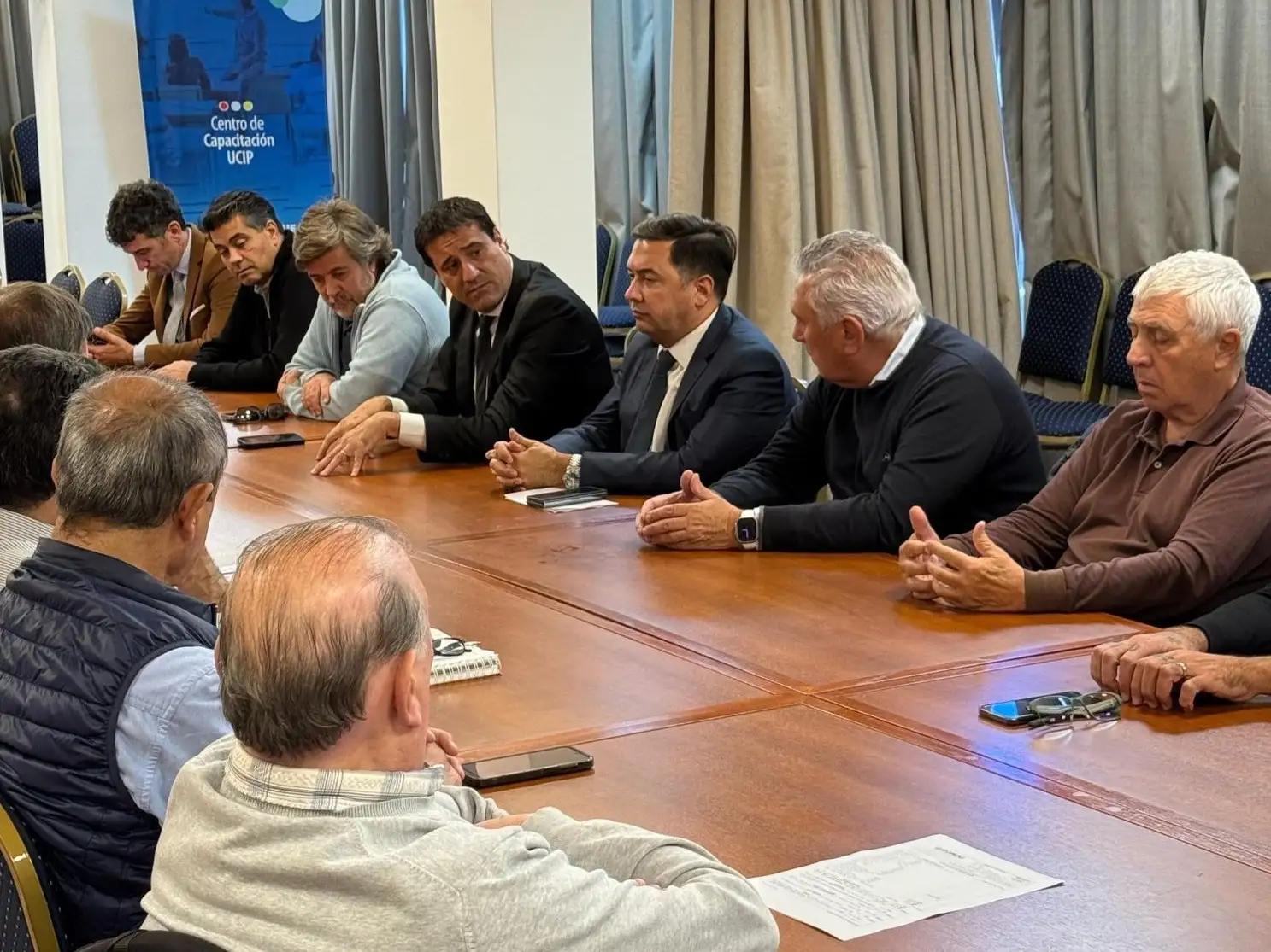 Abad y representantes del sector turístico mantuvieron un encuentro en la sede de UCIP.