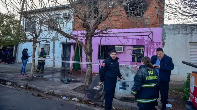 Una mujer y tres menores fallecieron al incendiarse una vivienda