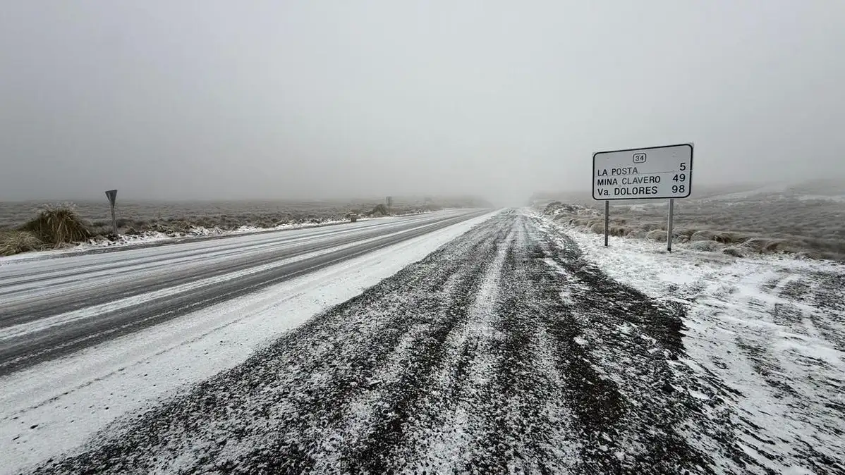 Nevó en el camino de las Altas Cumbres. (Foto: Cadena 3)