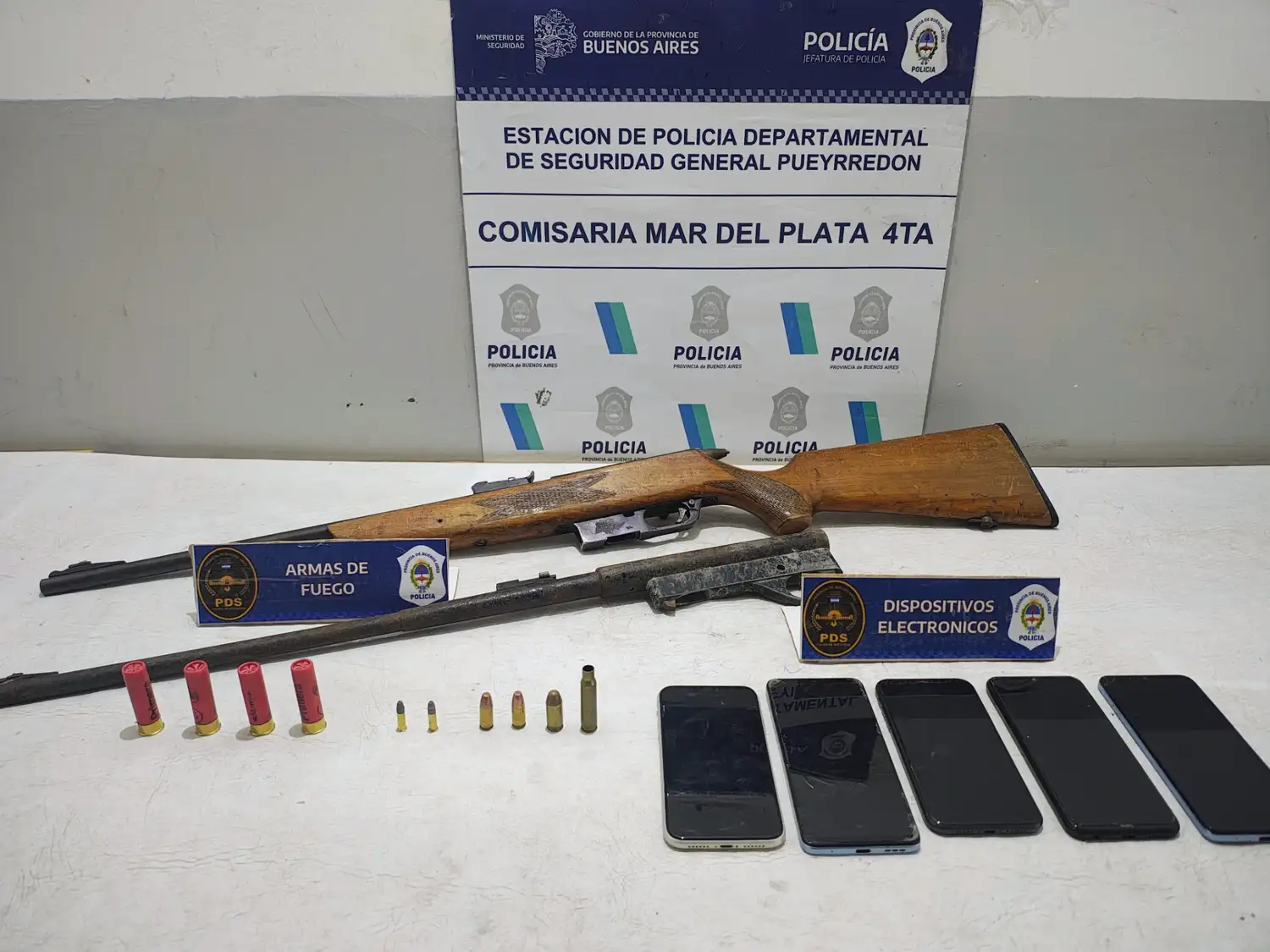 El procedimiento se realizó en un domicilio de Marcelo T. de Alvear 4200 bajo orden judicial para dar con el rodado sustraído.