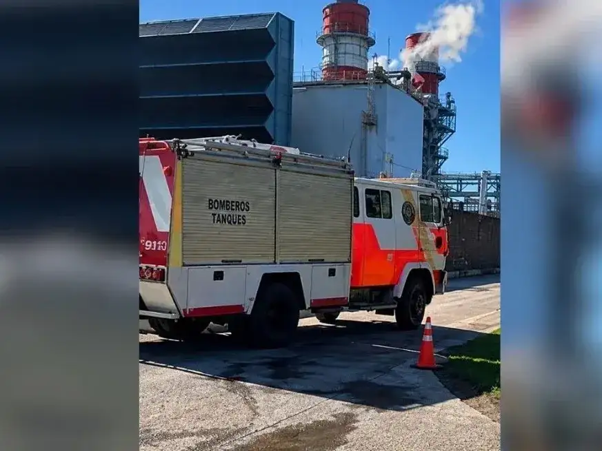 Bomberos trabajaron en el lugar del siniestro.