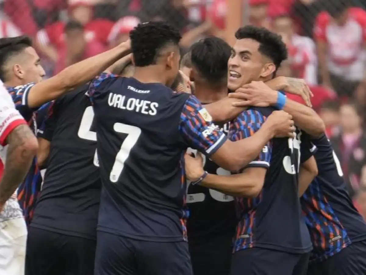 Talleres fue pura eficacia y venció a Instituto en Alta Córdoba en el regreso del clásico a Primera División